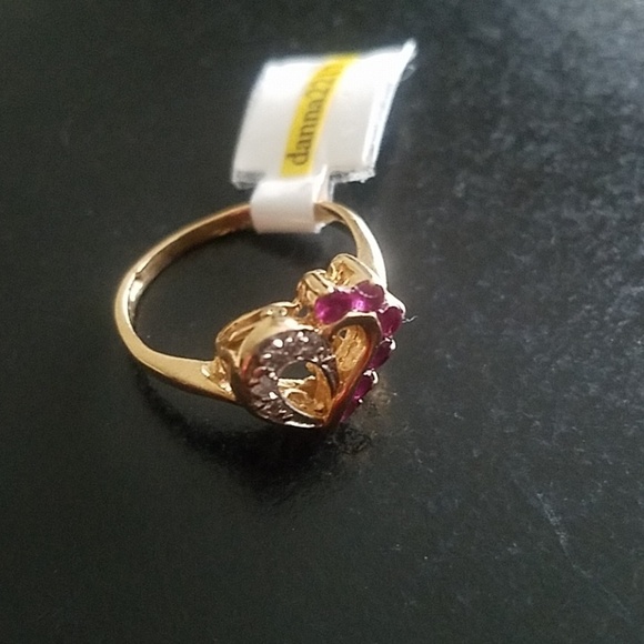 Vintage 14k heart shaped Diamond size 6